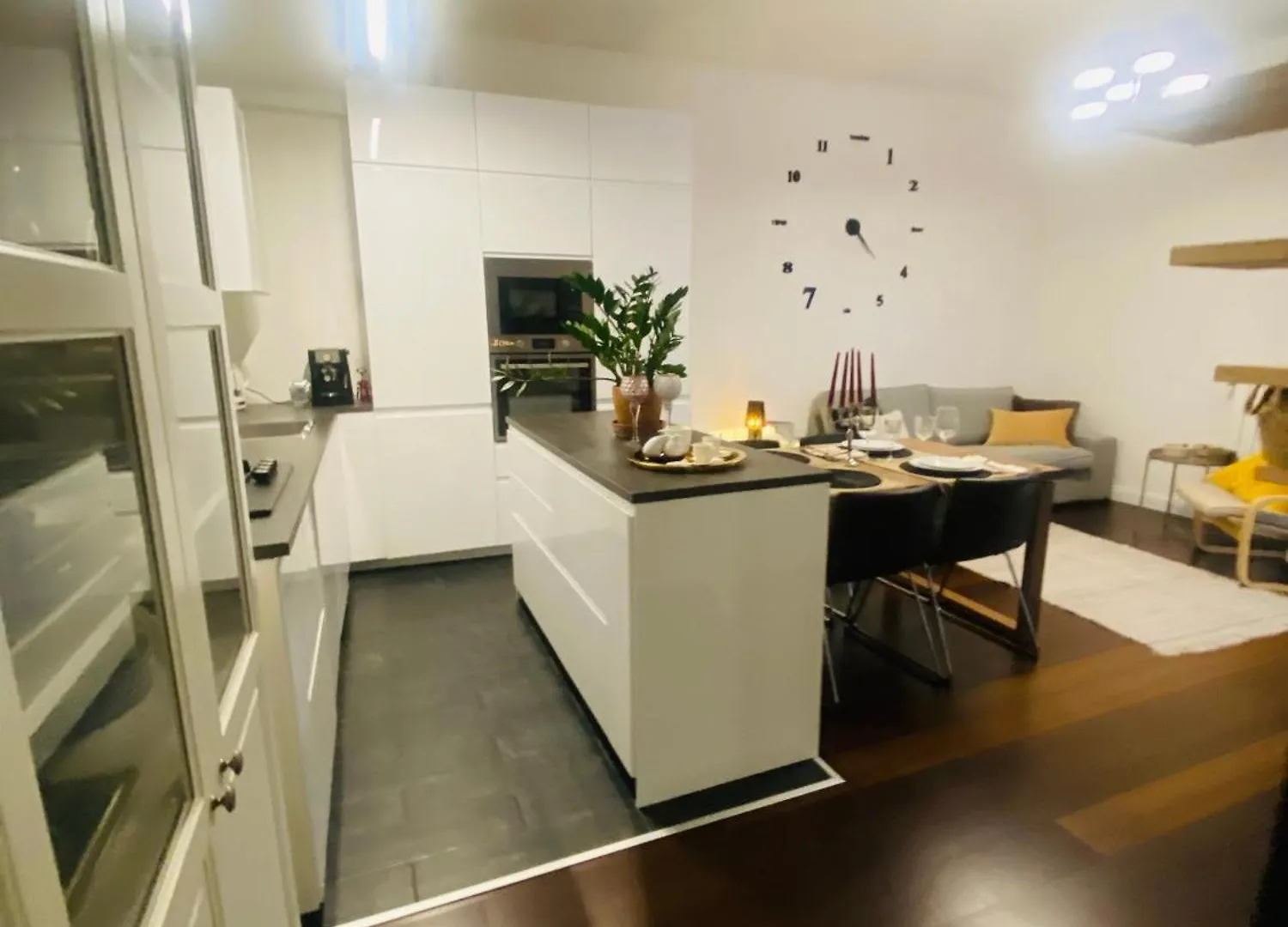 Central Apartment And Parking location